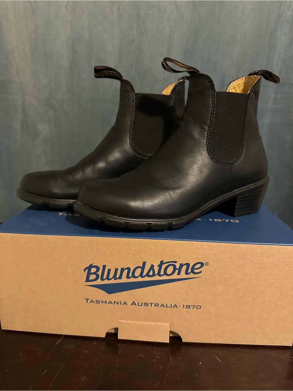 Blundstone Black Leather Low-Heel Chelsea Ankle Boots